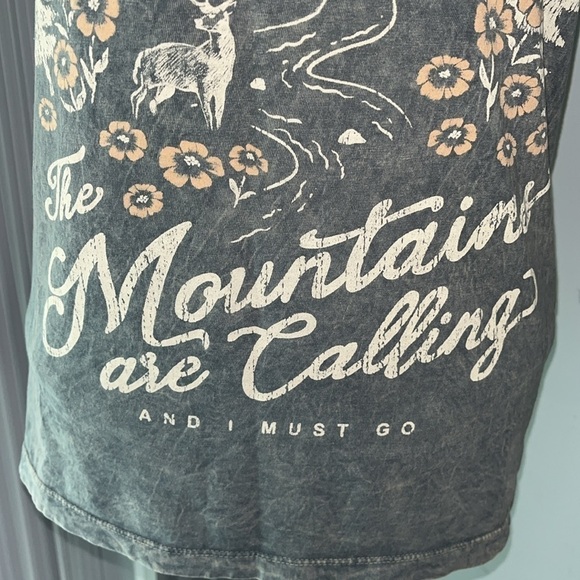 Lotus Fashion Los Angeles The Mountains are calling graphic tee size Small - Picture 3 of 6